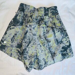 Lululemon track HR size 6 long 5’ Athletica Gray and Yellow Athletic Shorts